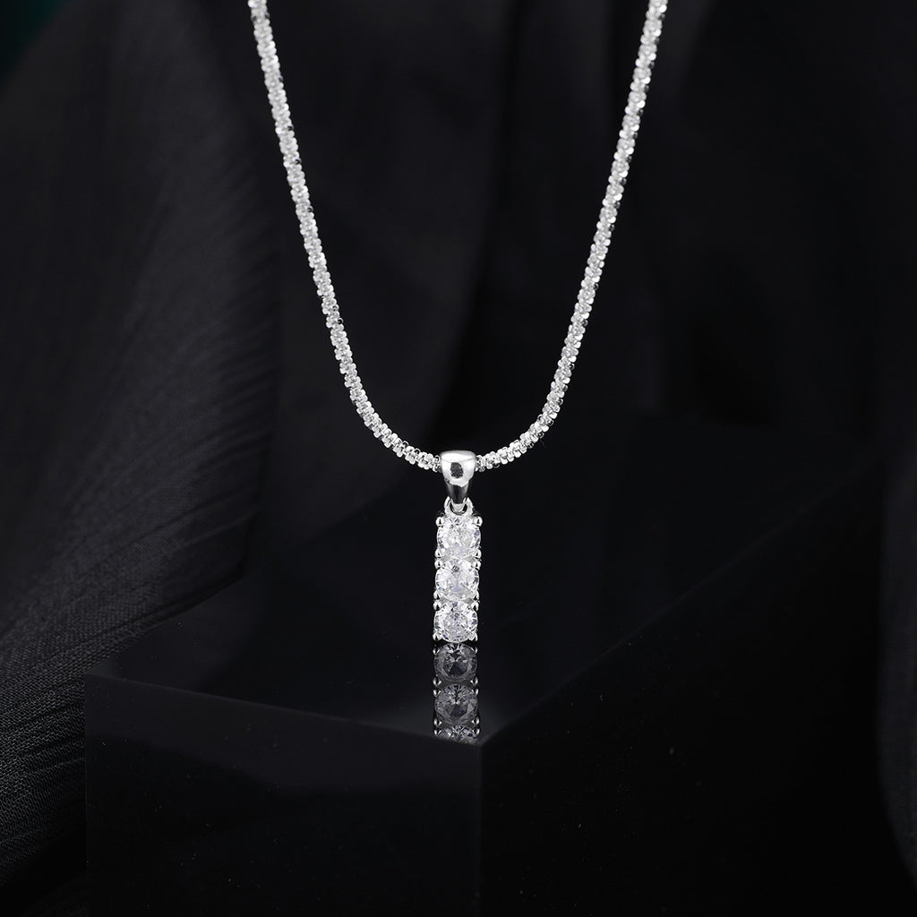 Damen Halskette mit funkelndem Anhänger und Zirkoniasteinen Shop Nory