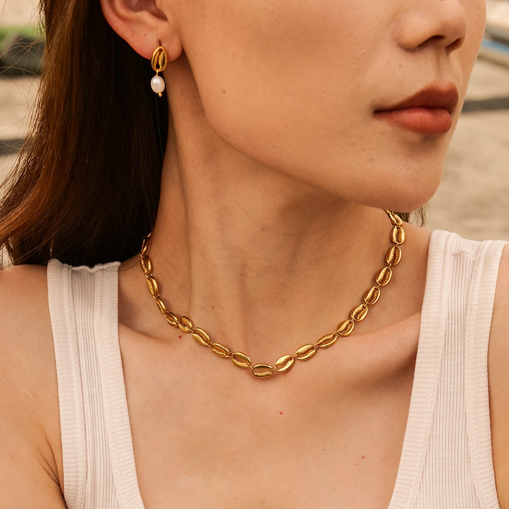Damen Halskette mit eleganten Muschel-Anhängern und verstellbarem Edelstahlverschluss Shop Nory