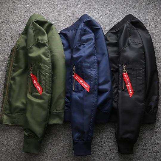 Herren Taillierter Nylon-Bomber im Aviator-Look mit Ärmeltasche und gerippten Bündchen Shop Nory
