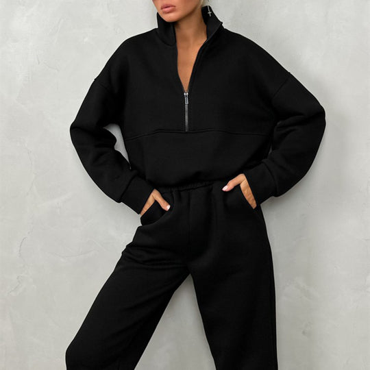 Damen Cropped-Halbzip-Sweatshirt mit hohem Stehkragen und elastischer High-Waist Jogginghose Set Shop Nory