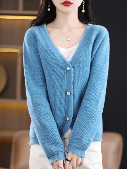 Damen Kurzgeschnittener V‑Ausschnitt‑Cardigan mit feinem Flor und Perlmuttknöpfen Shop Nory