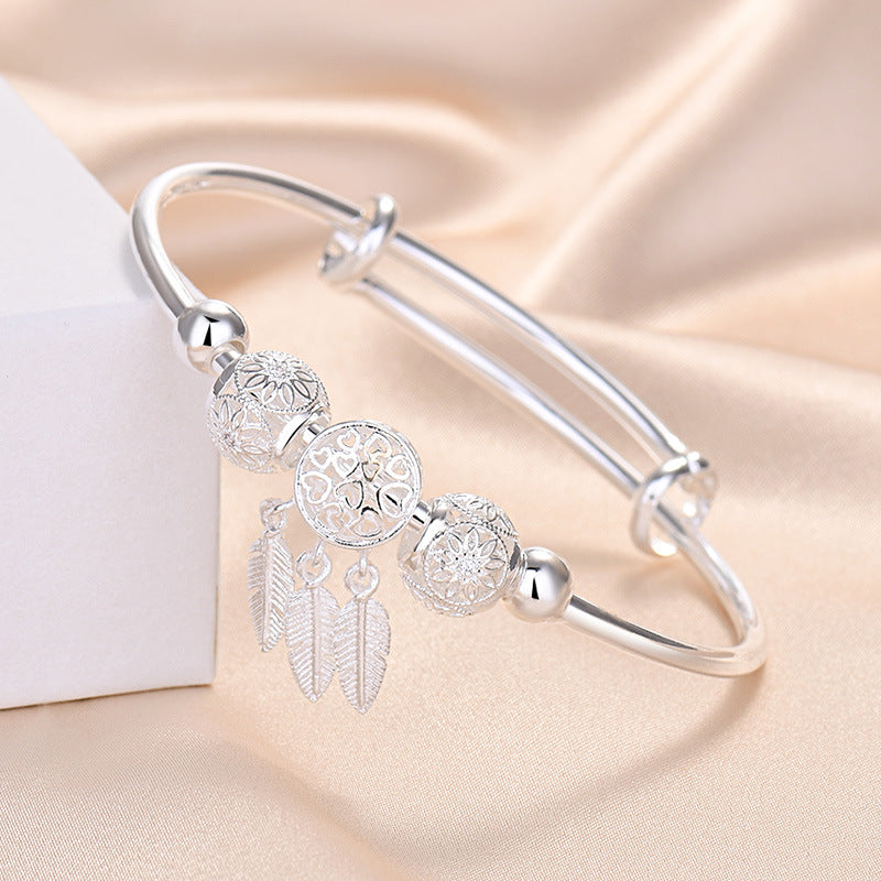 Damenarmband mit kunstvollen Perlen und zarten Federmotiven Shop Nory
