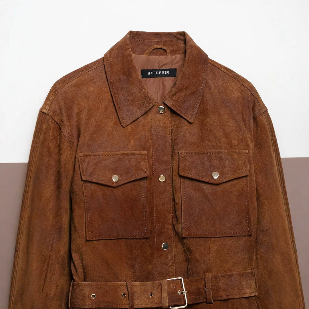 Damen Kurzjacke im Safari‑Stil aus Veloursleder mit Taillengürtel und aufgesetzten Brusttaschen Shop Nory