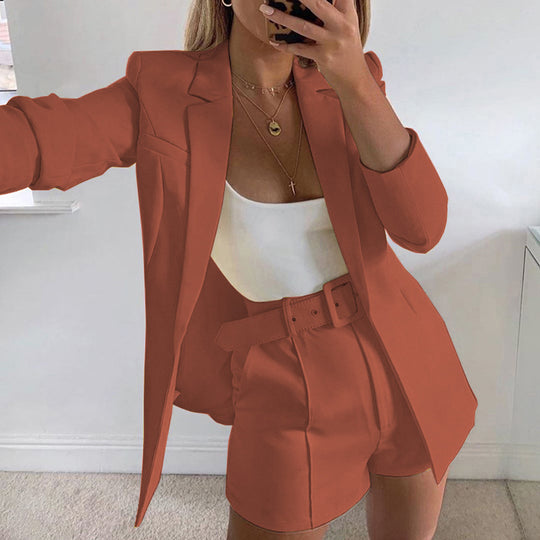 Damen Zweiteiliges maßgeschneidertes Blazer‑Set mit hochtaillierten Shorts und Gürtel Shop Nory