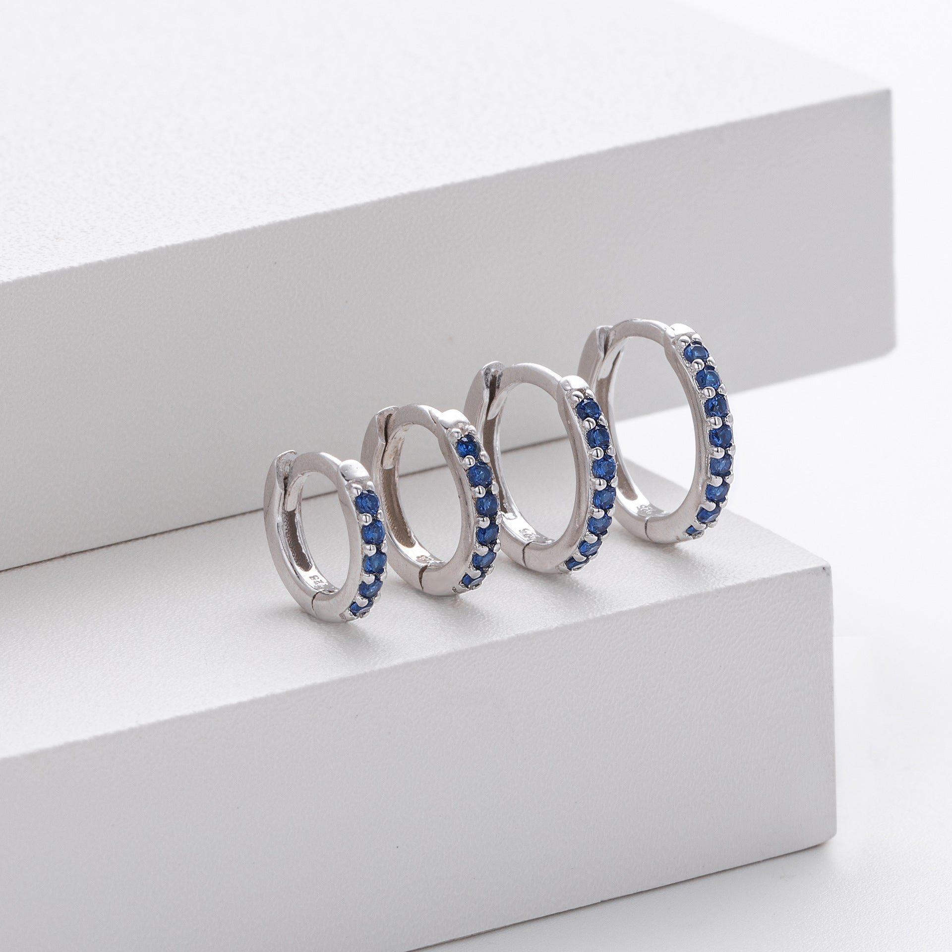 Damen Ohrstecker mit funkelnden Zirkonsteinen aus hochwertigem 925 Sterling Silber Shop Nory
