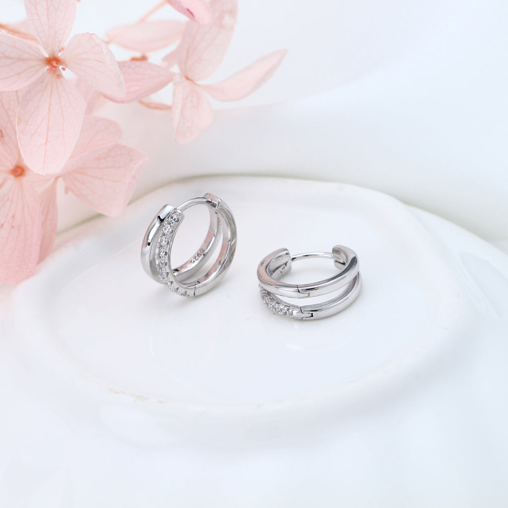 Damen Ohrringe mit funkelndem Zirkonbesatz und modernem Design Shop Nory