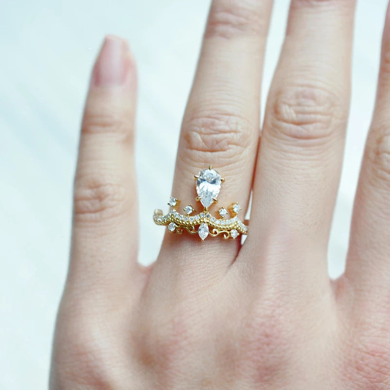 Damenring im eleganten Tiara-Stil mit funkelnden Kristallen Shop Nory