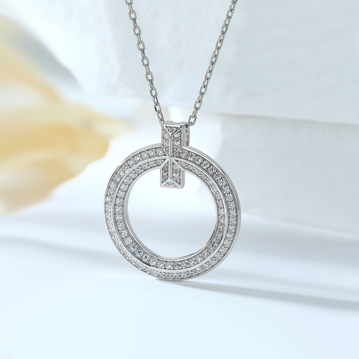 Damen eleganter Zirkonring mit kunstvollem Design und filigranen Details Shop Nory