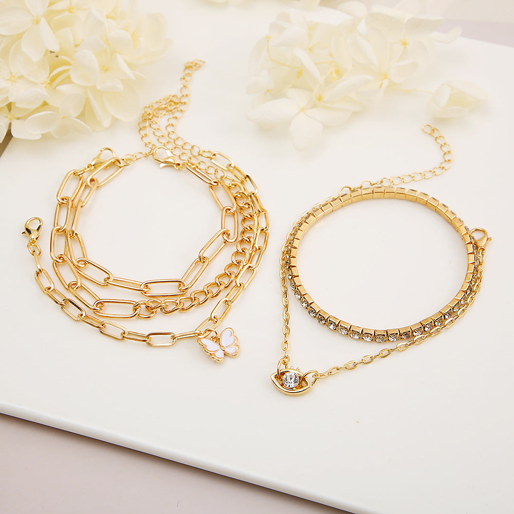 Damen Armband-Set mit funkelnden Akzenten und zarten Design-Elementen Shop Nory