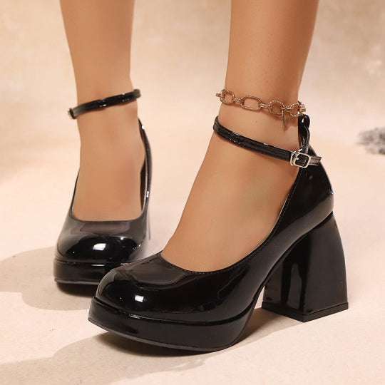 Damen Blockabsatz-Pumps mit elegantem Schnallenverschluss und modischer Hochglanz-Optik