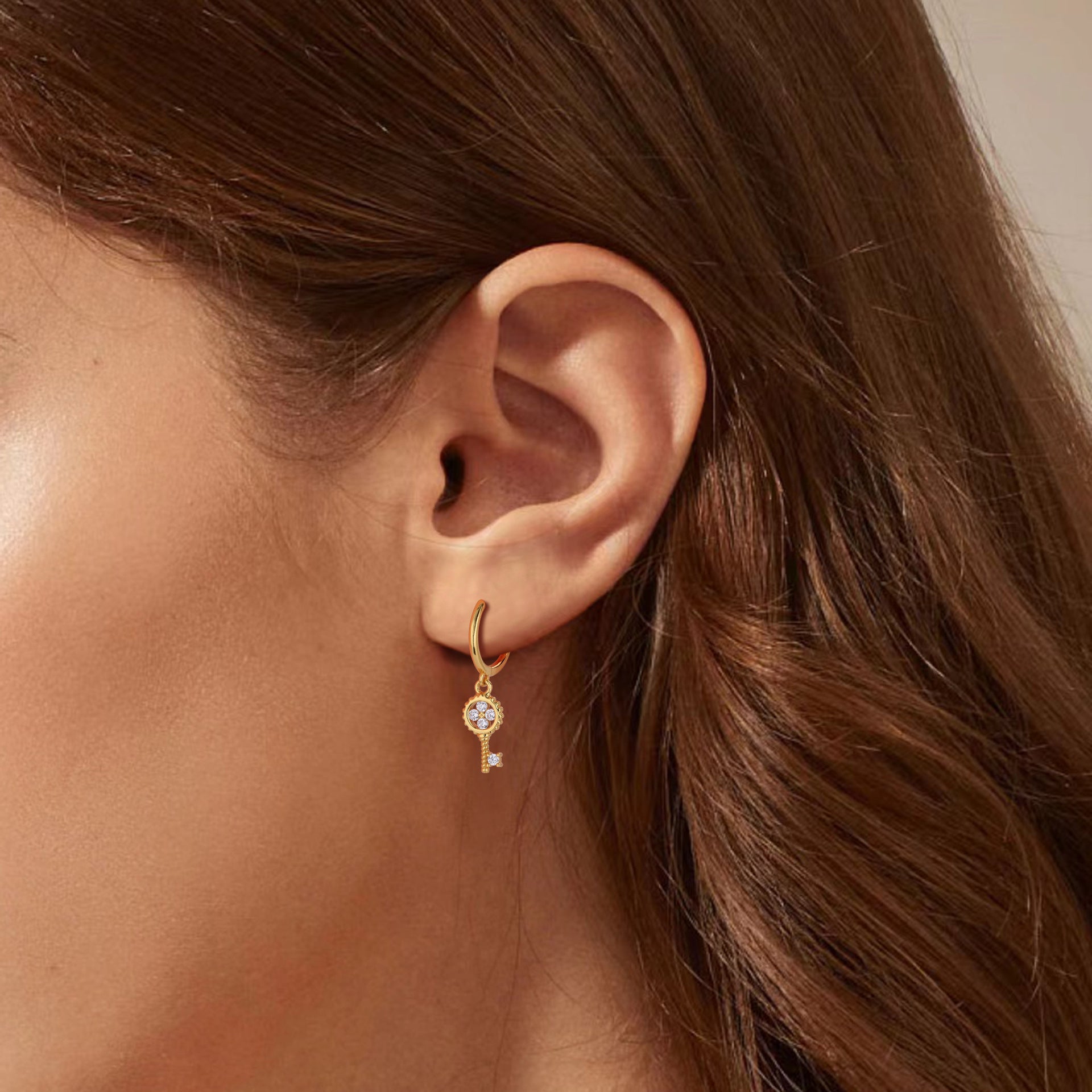 Damen Ohrhänger mit stilvollem Schlüsselmotiv und funkelnden Zirkonen Shop Nory