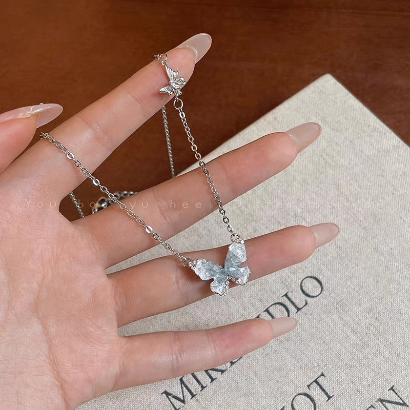 Damen Halskette mit filigranem Schmetterlingsanhänger aus hochwertigem Metall Shop Nory