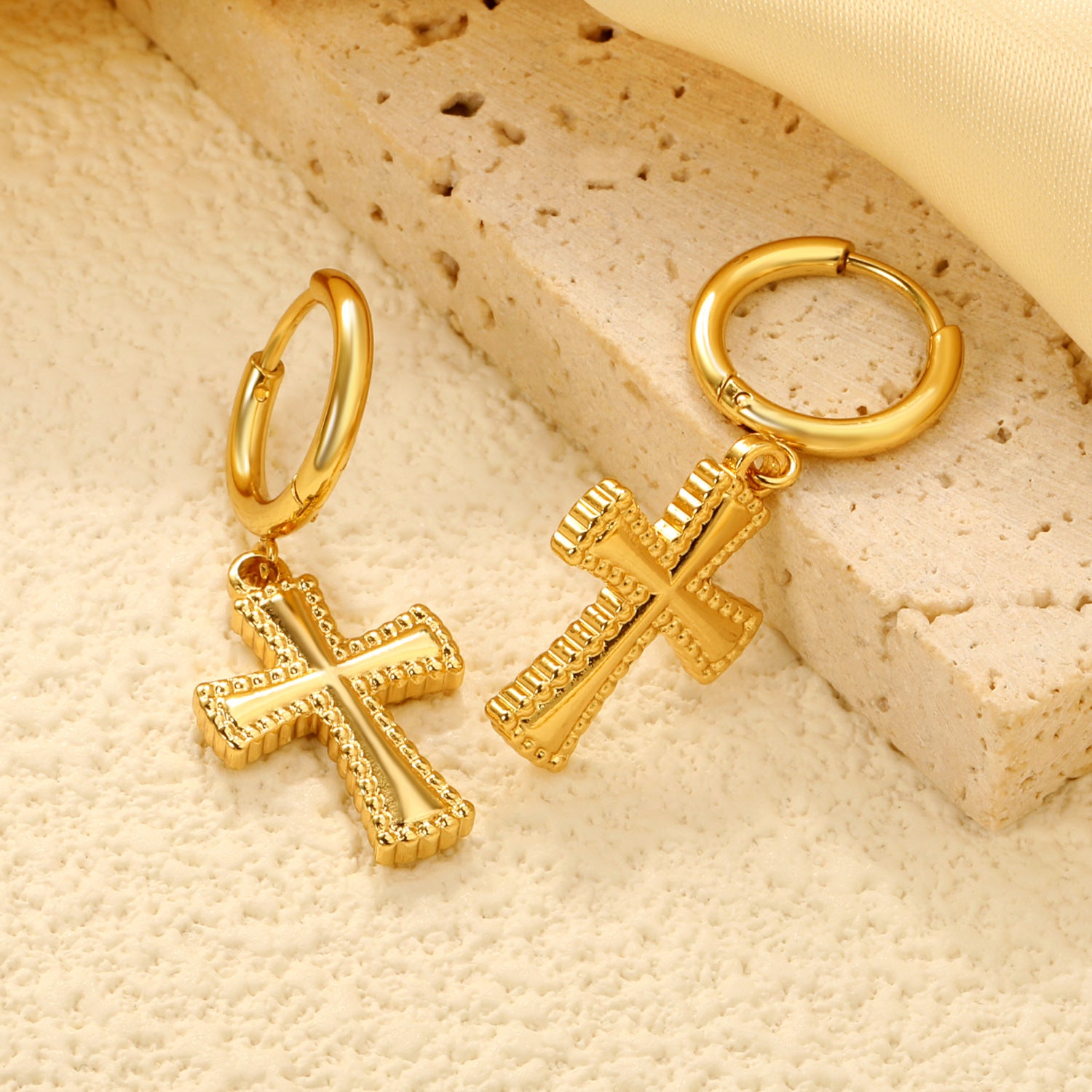 Damen Hängende Ohrstecker mit Kreuzanhängern aus goldplattiertem Edelstahl Shop Nory