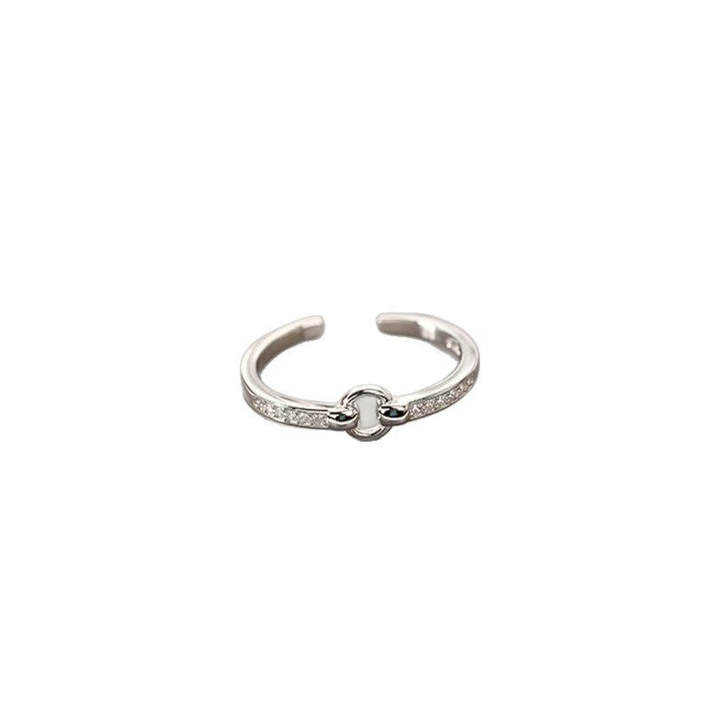 Damenring mit elegantem, geschlungenem Design und funkelnden Zirkonia Shop Nory
