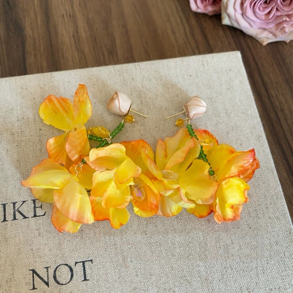 Damen Ohrringe mit floralen Applikationen und luxuriösen Details Shop Nory