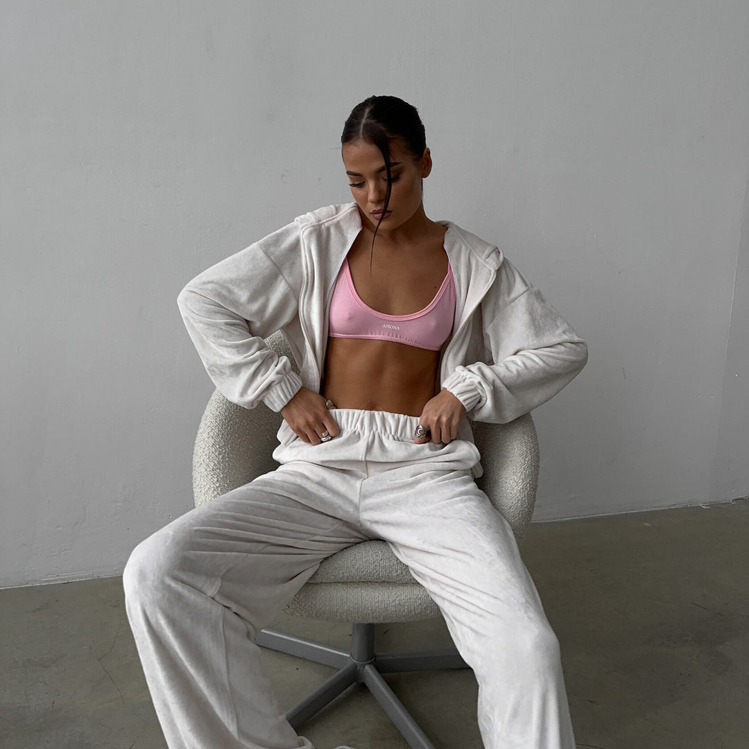 Damen cropped Samt-Zipjacke mit Kapuze und elastischer High-Waist Loungehose Shop Nory