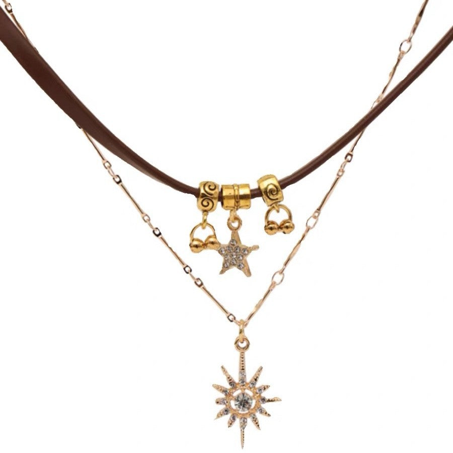 Filigrane Lederband Halskette mit Sonnenanhänger und Goldenen Akzenten