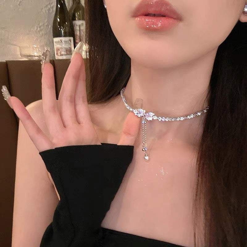 Damen Choker mit funkelnden Zirkonia und elegantem Anhänger Shop Nory