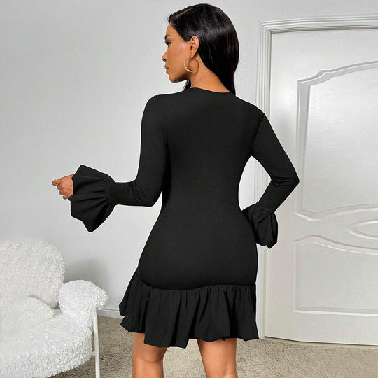 Damen figurbetontes Rippstrick-Minikleid mit Trompetenärmeln und Volant-Saum Shop Nory