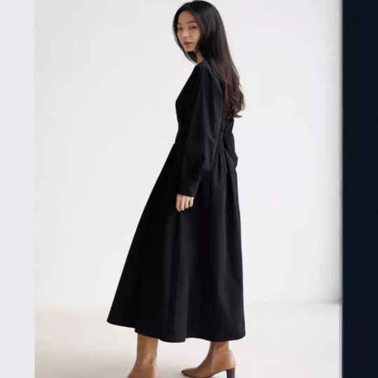 Damen Maxikleid mit Taillenabnähern, Rundhalsausschnitt und voluminösen Manschetten Shop Nory