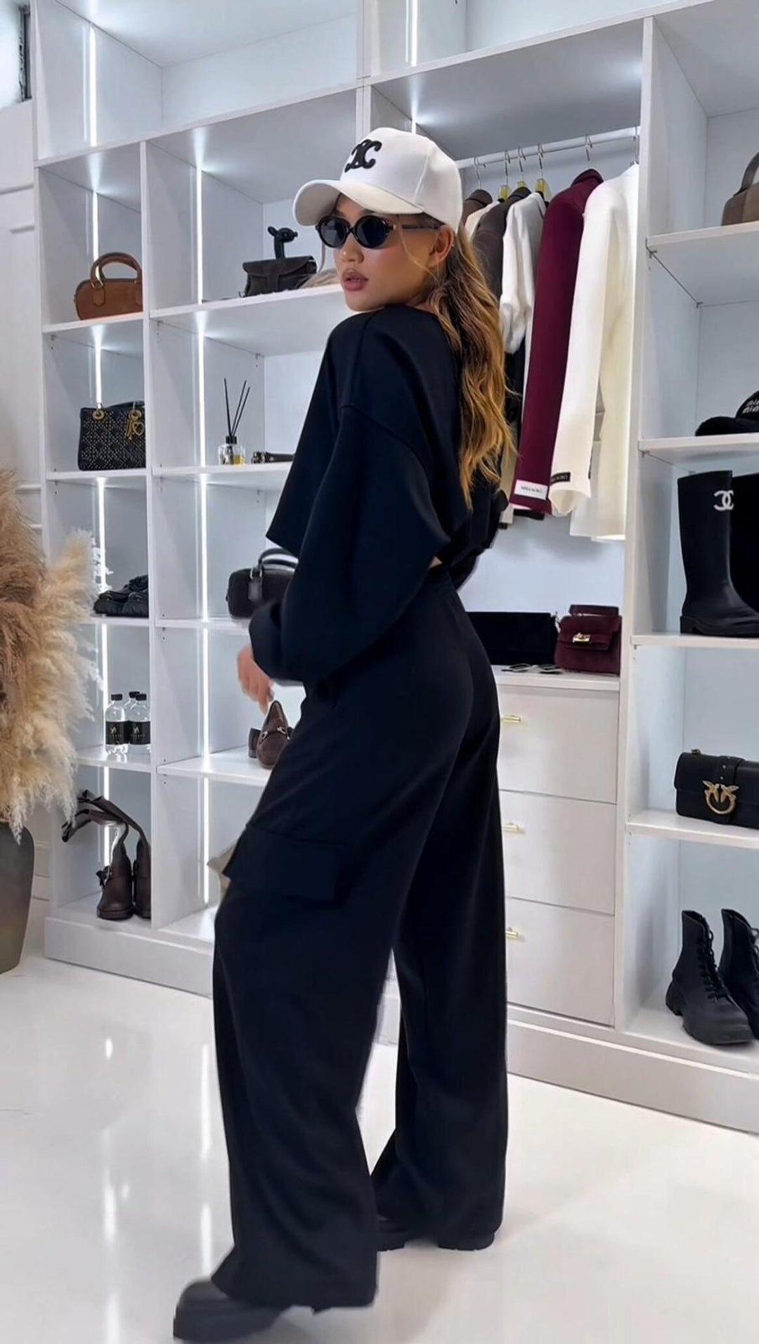 Damen kurzes Oversize-Sweatshirt mit weitem Cargo-Hose Lounge-Set Shop Nory