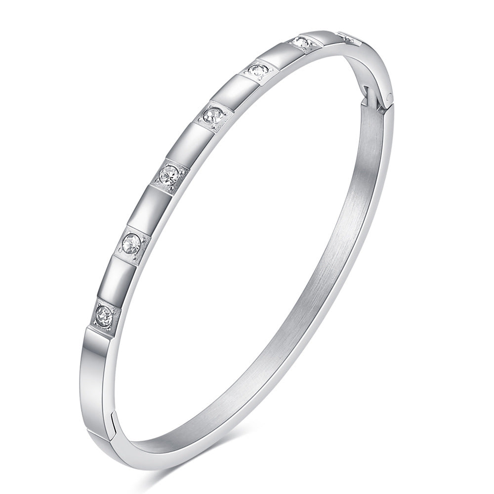 Damen Armreifen mit funkelndem Zirkoniabesatz und elegantem Design Shop Nory