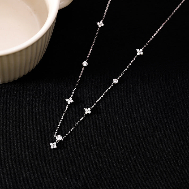 Damen elegante Halskette mit schimmernden Anhängern Shop Nory