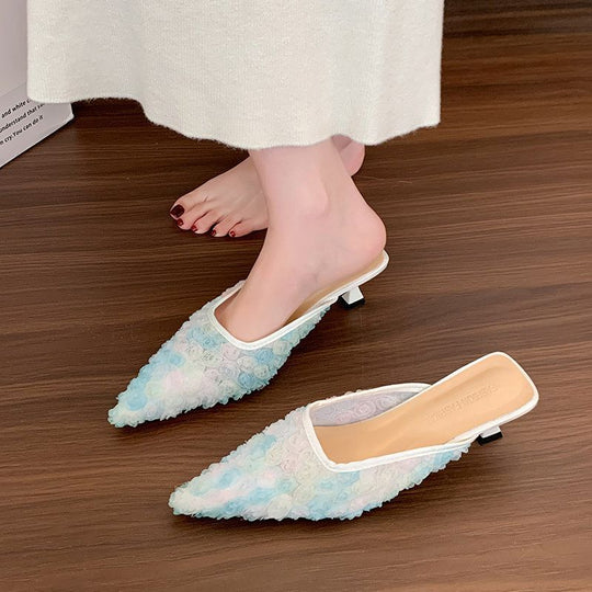 Damen Spitz zulaufende Mesh‑Mules mit dreidimensionalen Blumenapplikationen und gepolstertem Komfortfußbett Shop Nory