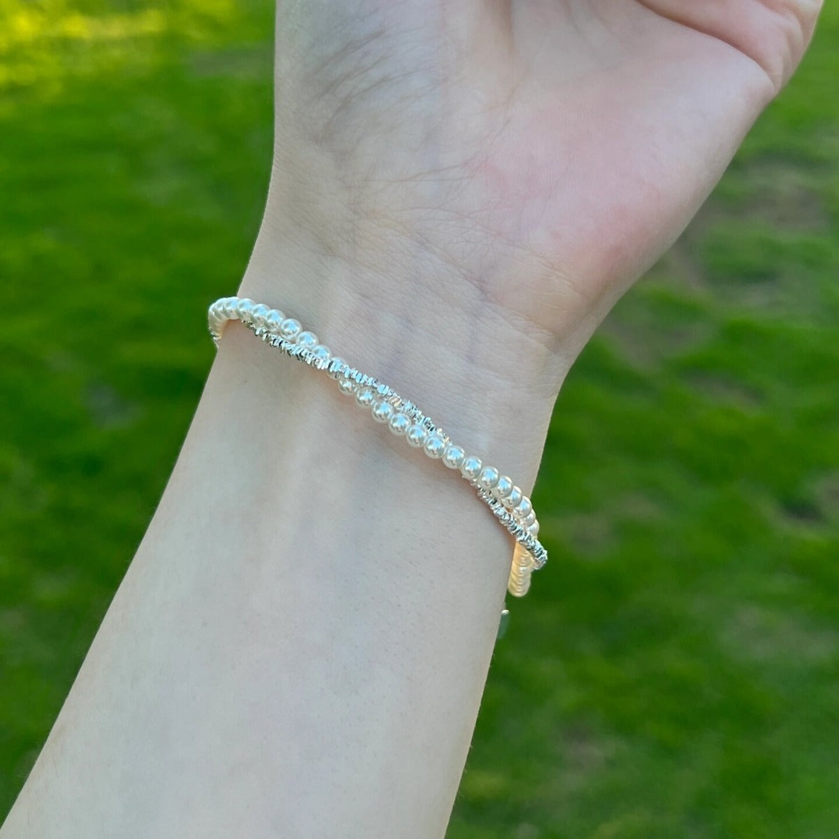 Damen Elegantes Armband mit schimmernden Perlen und funkelnden Akzenten Shop Nory