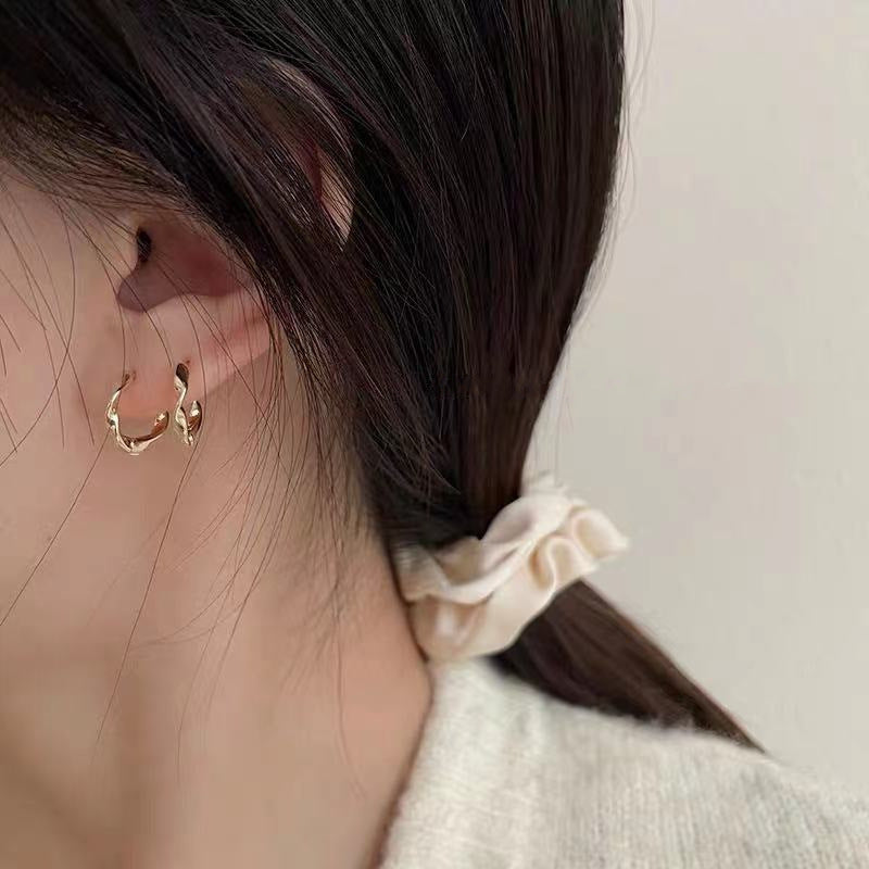 Damen Ohrringe im modernen geschwungenen Design Shop Nory