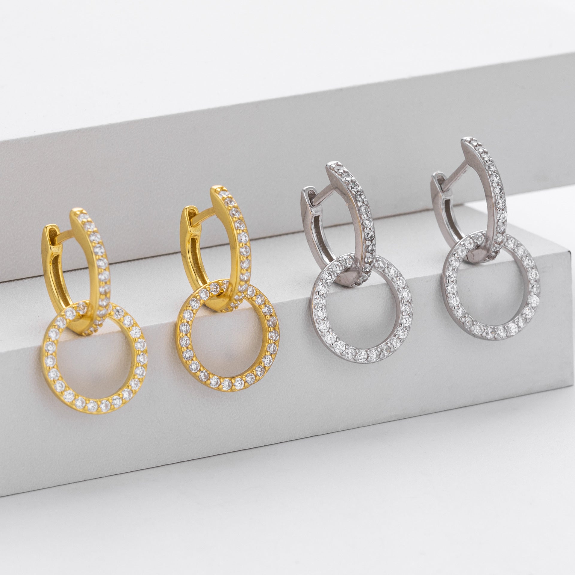 Damen Ohrhänger mit glitzernden Zirkonia in modernem Design Shop Nory