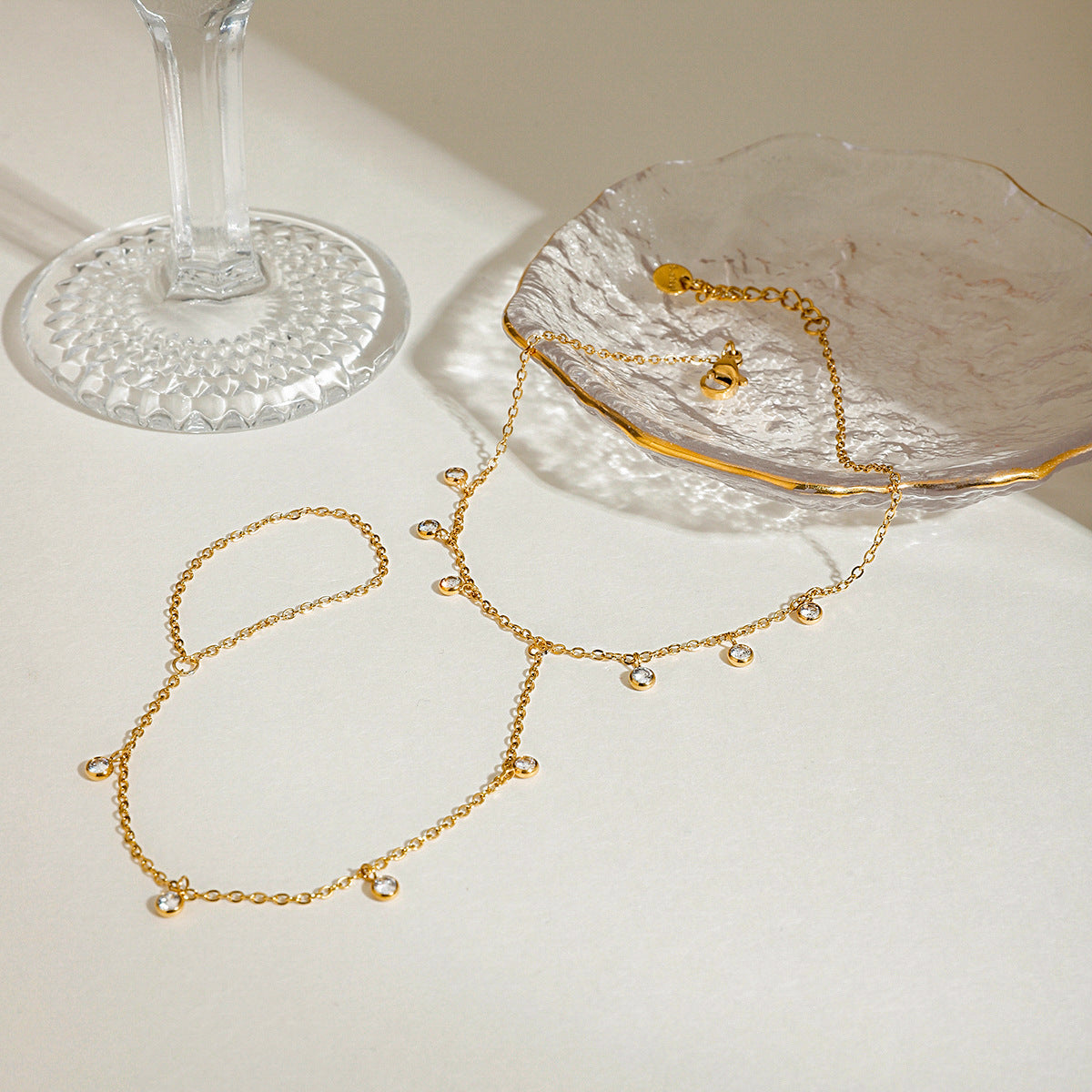 Damen Fußkettchen mit funkelnden Zirkonia-Elementen aus hypoallergenem Edelstahl Shop Nory