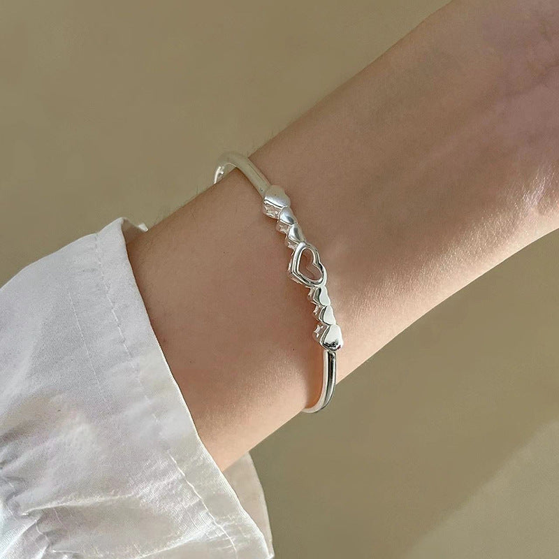Damen Offenes Armband mit herzförmigem Design Shop Nory