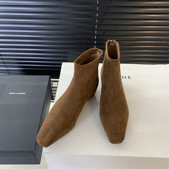Damen modische Ankle Boots aus feinem Wildleder mit spitzem Schnitt und leichter Keilsohle