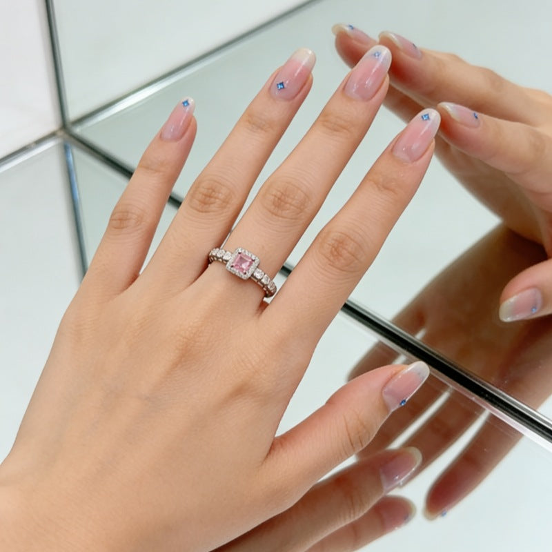 Damen eleganter Ring mit quadratischem Zirkonia und funkelnder Umrandung Shop Nory