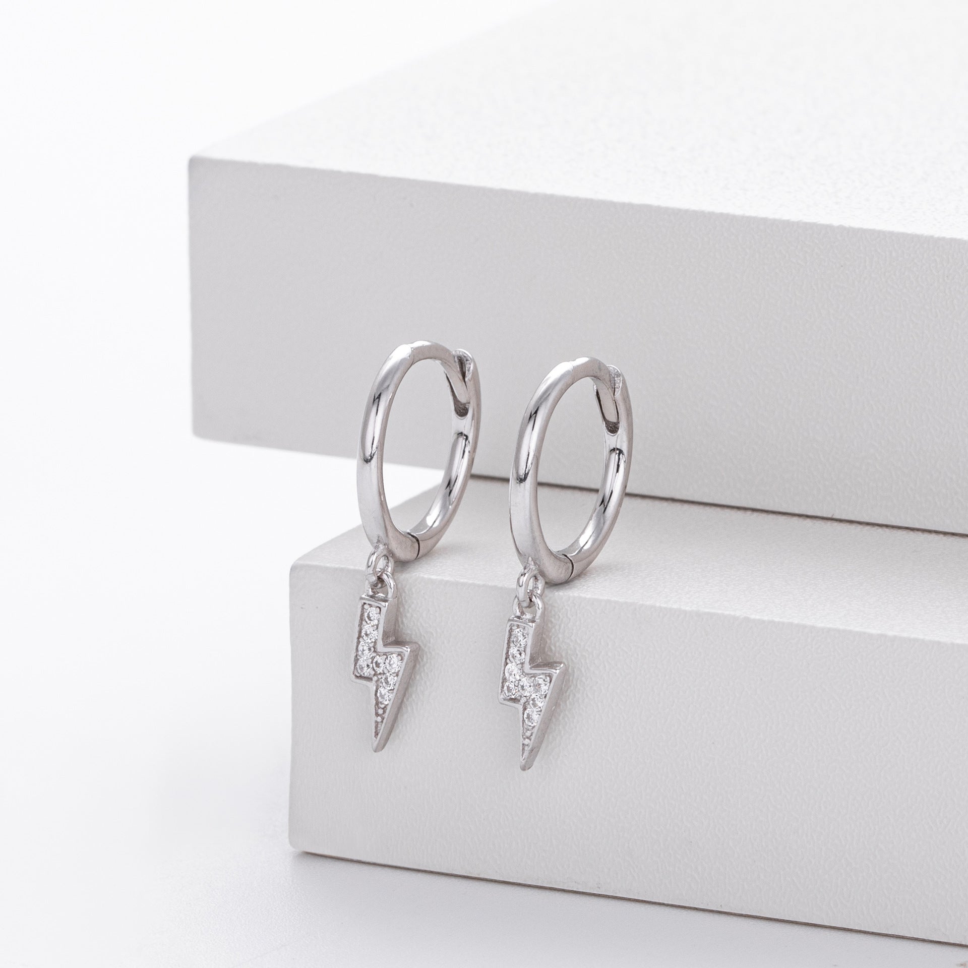 Damen Ohrhänger mit zeitgenössischem Blitzdesign aus 925 Sterling Silber Shop Nory
