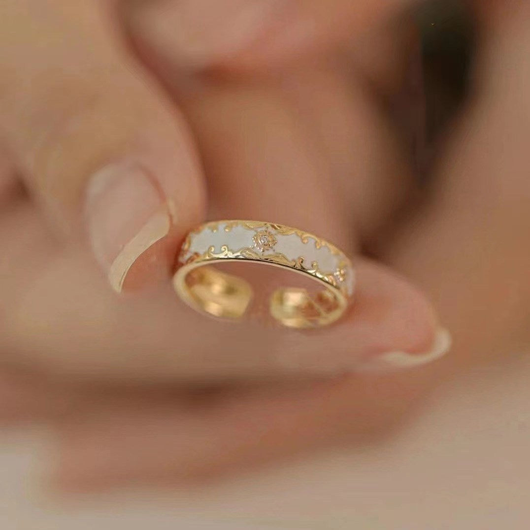 Damen filigraner Schmuckring mit kunstvollem Gold-Design und edlen Ziersteinen Shop Nory