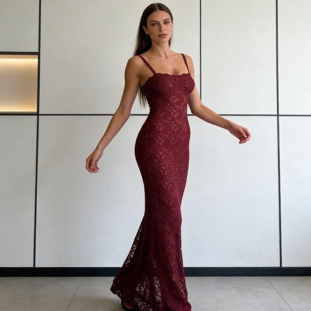 Damen Elegantes Spitzenkleid mit skulpturalem Oberteil und raffinierten Seitenschlitzen Shopnory
