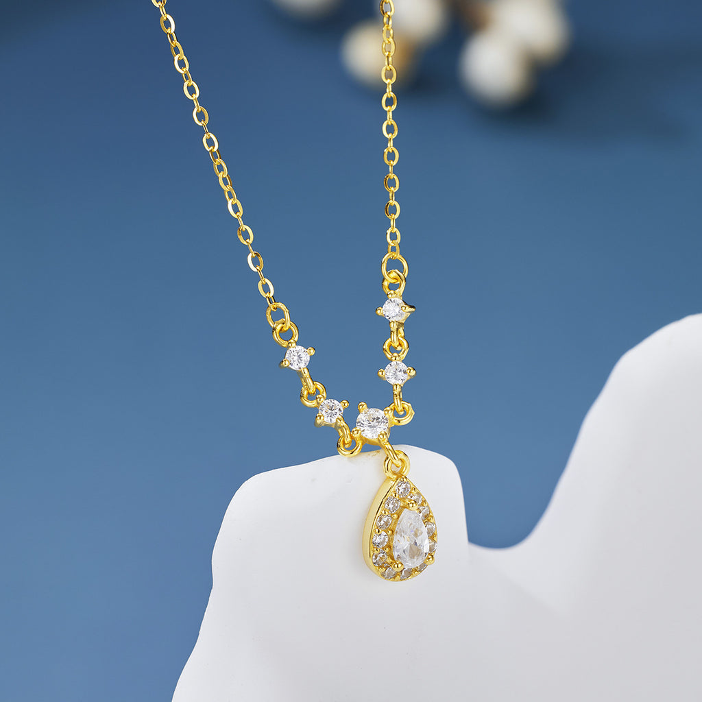 Damen Elegante Halskette mit tropfenförmigem Anhänger und funkelnden Zirkonia-Details Shop Nory