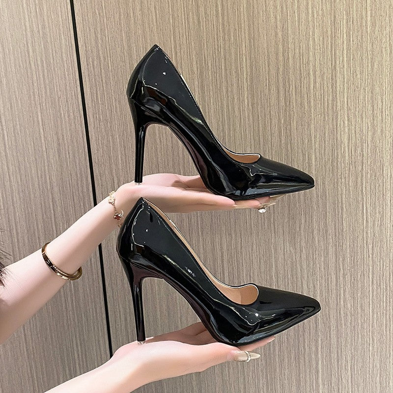 Damen Braut-Lackleder Pumps mit spitzer Zehenform und schlankem Stilettoabsatz Shop Nory