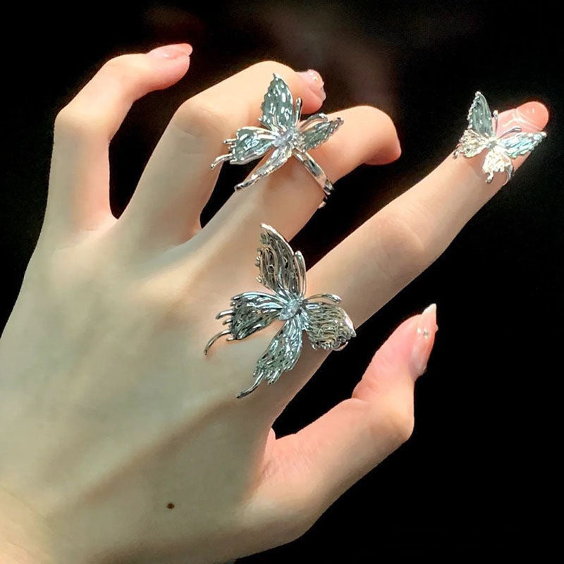 Damen Ring mit kunstvollem Schmetterlingsdesign und funkelnden Kristallakzenten Shop Nory