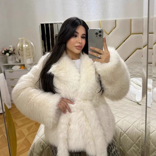 Damen Kurzmantel aus langflorigem Faux-Fur mit taillierendem Bindegürtel Shop Nory