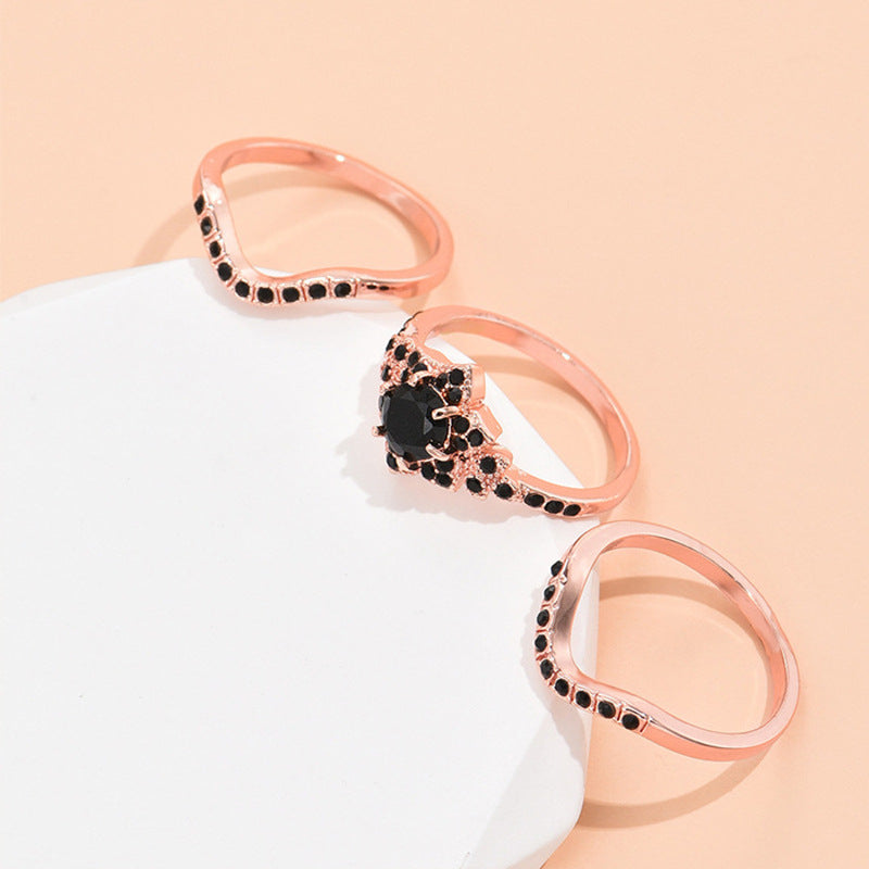Damen Statement-Ring mit filigranem Blumenmuster und funkelnden Akzenten Shop Nory