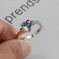 Damen Ring mit funkelndem Herzdesign und farbenfrohen Kristallen Shop Nory