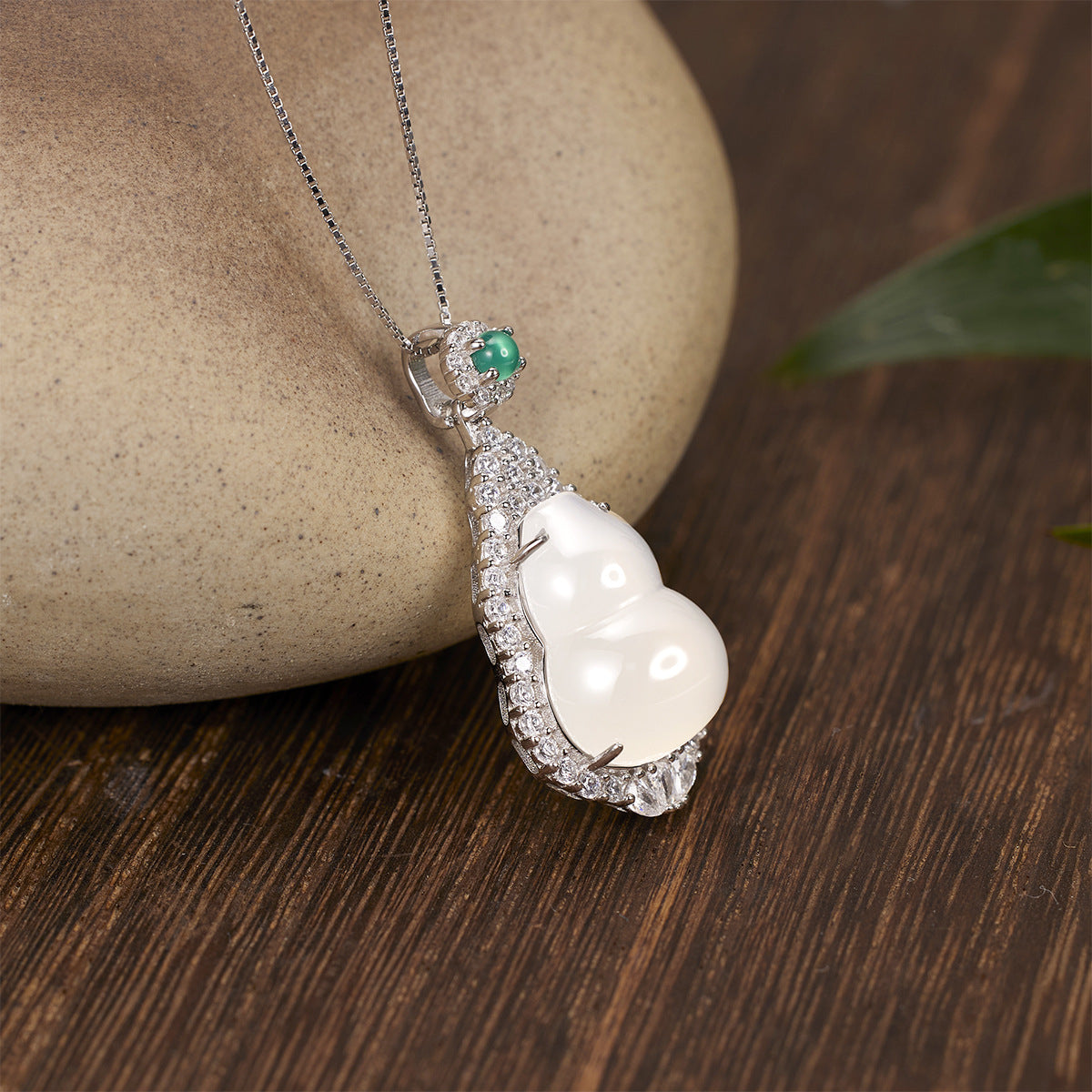 Damen elegante Halskette mit kunstvollem Muschel-Anhänger und funkelnden Zirkonia Shop Nory
