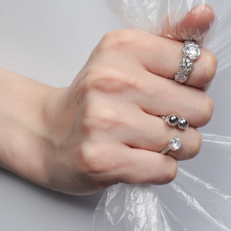 Damenring mit filigranem Design und funkelnden Kristallen Shop Nory