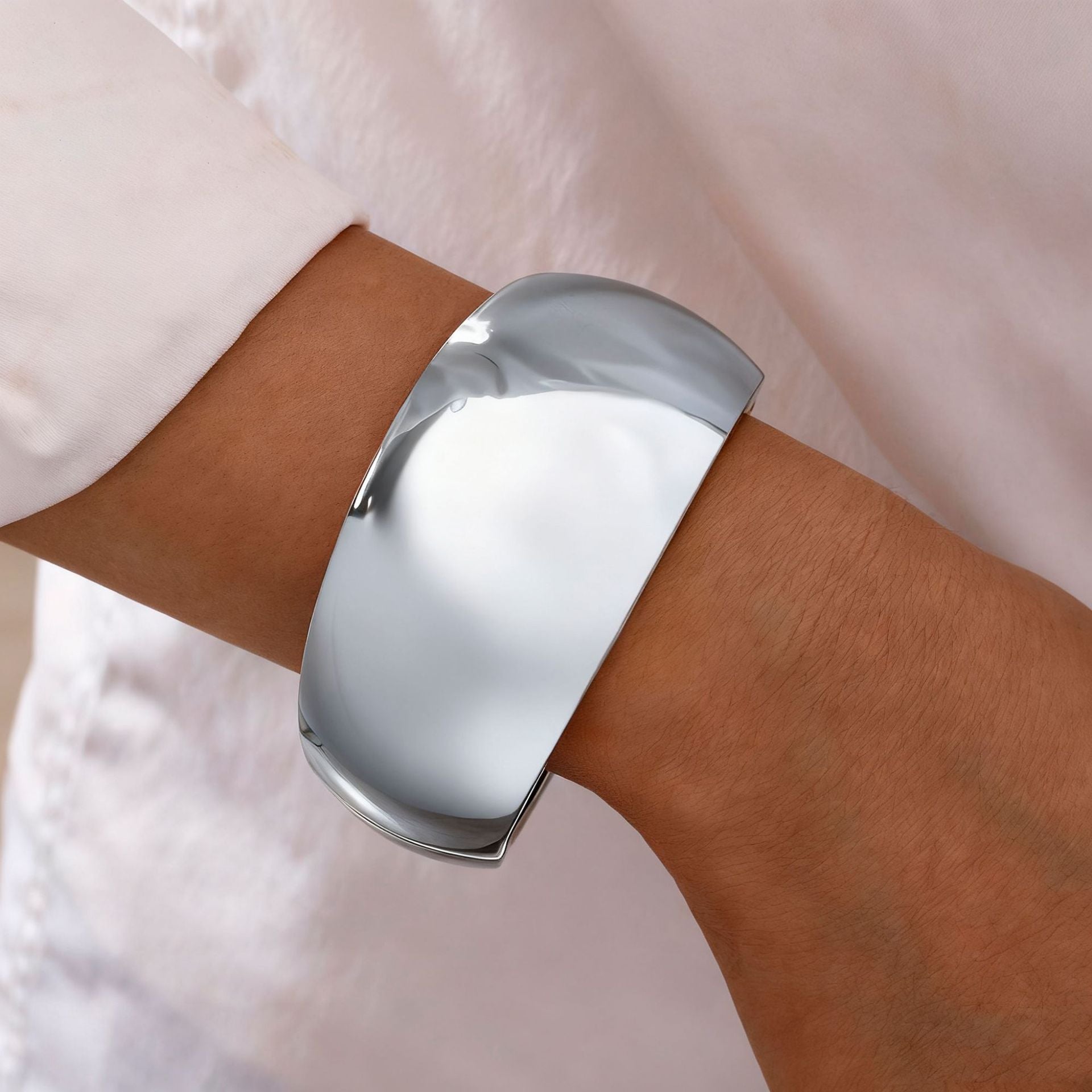 Damenarmreif mit elegantem, gewundenem Design Shop Nory