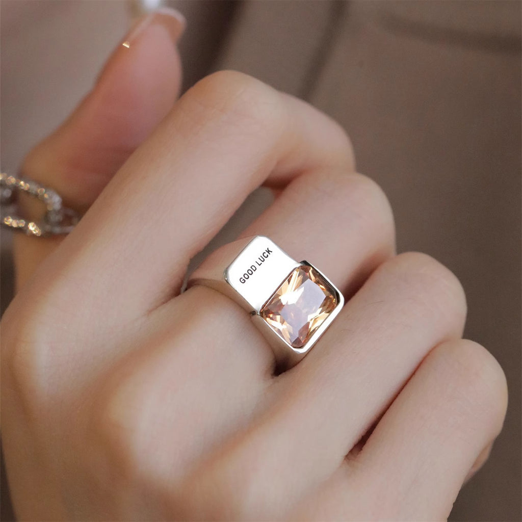 Damen Moderner Ring mit quadratischem Zirkonia-Shop Nory