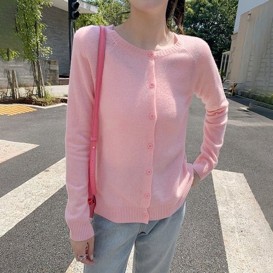 Damen Kurzgeschnittener Feinstrick-Cardigan mit Rundhalsausschnitt und kastiger Passform Shop Nory
