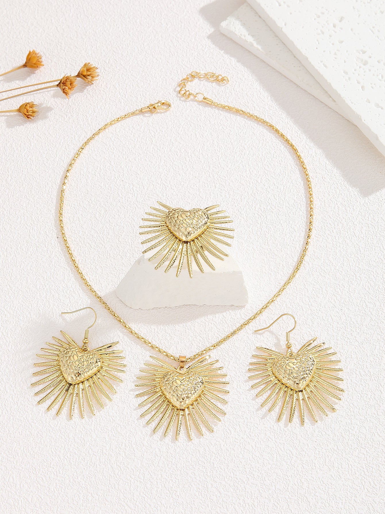 Damen Schmuckset mit herzförmigen Anhängern und strahlendem Design Shop Nory